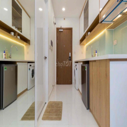 Masteri Millennium studio có ban công đầy đủ nội thất