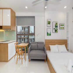 Masteri Millennium studio có ban công đầy đủ nội thất