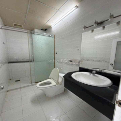 Cần tiền sử lý công việc sang lại nhà đang full khách giá