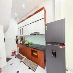 Cho thuê nhà nguyên căn Xuân La DT 45m 5 tầng 4PN full đồ 13 triệu