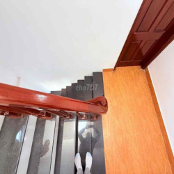Cho thuê nhà nguyên căn Xuân La DT 45m 5 tầng 4PN full đồ 13 triệu