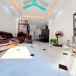 Cho thuê nhà nguyên căn Xuân La DT 45m 5 tầng 4PN full đồ 13 triệu