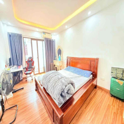 Cho thuê nhà nguyên căn Xuân La DT 45m 5 tầng 4PN full đồ 13 triệu
