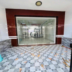 Nhà rộng 2 lầu 4pn 3 máy lạnh Mặt tiền Nguyễn Hiền
