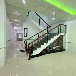 Nhà rộng 2 lầu 4pn 3 máy lạnh Mặt tiền Nguyễn Hiền