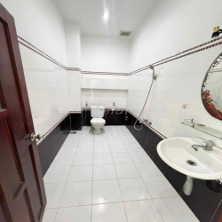 Nhà rộng 2 lầu 4pn 3 máy lạnh Mặt tiền Nguyễn Hiền