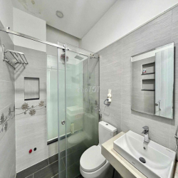 SẴN CÁI PHÒNG RỘNG ÁC NGAY PHAN ĐĂNG LƯU GIÁ 6tr4 - gần chợ bà chiểu