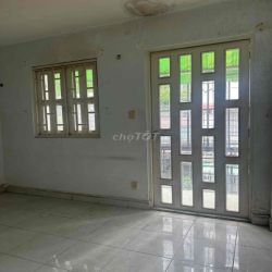 Nhà cho thuê mặt tiền hẻm xe hơi 95 lê văn lương Q7