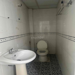 Nhà cho thuê mặt tiền hẻm xe hơi 95 lê văn lương Q7