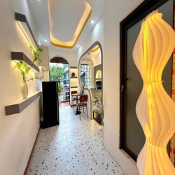 Ngay Vạn Hạnh Mall_CHDV_Balcony cửa sổ to đón nắng_Full NT_1PN_Bếptách