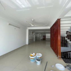 Cho thuê nguyên căn gần 400m sử dụng, 4 tầng 