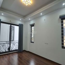 Cho thuê nhà mới tinh ngõ 123 phố Việt Hưng FULL Nội Thất