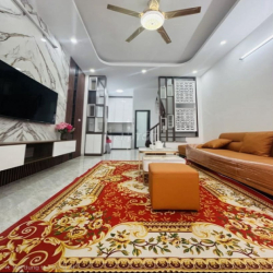 Cho thuê nhà mới tinh ngõ 123 phố Việt Hưng FULL Nội Thất