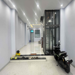 Nhà nguyên căn 5x20m 1 trệt 3 lầu Phạm Hùng nối dài