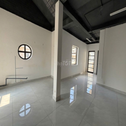 Văn phòng cityland sàn suốt dtsd 100m2 dt sàn 140m2 có thang máy 15tr