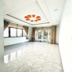 Nhà sân vườn trước sau,dt8*40m,1lau,5pn,5wc,có gara oto, hợp ở làm vp