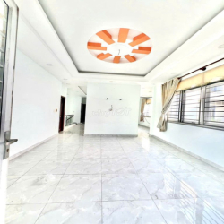 Nhà sân vườn trước sau,dt8*40m,1lau,5pn,5wc,có gara oto, hợp ở làm vp