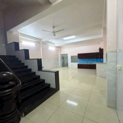 nhà đẹp rộng rãi thích kinh doanh 