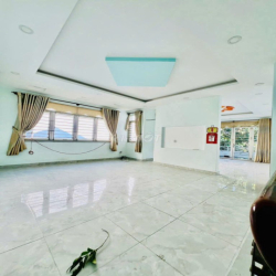 Nhà sân vườn trước sau,dt8*40m,1lau,5pn,5wc,có gara oto, hợp ở làm vp