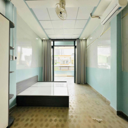 PENHOUSE - TÊN LỬA - VÕ VĂN KIỆT TIỆN DI CHUYỂN RỘNG 50m2