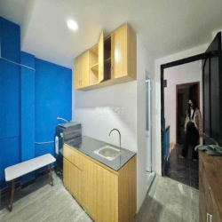 CHO THUÊ 2 PHÒNG NGỦ CỬA SỔ NGAY NGÃ 7 LÝ THÁI TỔ FULL NỘI THẤT