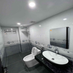 tôi chính chủ bán nhà 5 tầng mới phố cổ quận Long biên