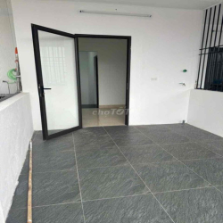 tôi chính chủ bán nhà 5 tầng mới phố cổ quận Long biên