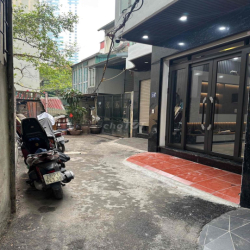 tôi chính chủ bán nhà 5 tầng mới phố cổ quận Long biên