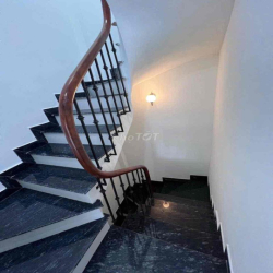 tôi chính chủ bán nhà 5 tầng mới phố cổ quận Long biên