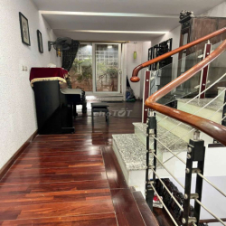 Cho thuê nhà Bồ Đề 12 tr/tháng ngõ Ô tô full đồ