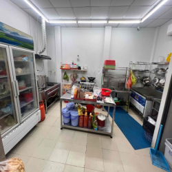 Sang quán lẩu mặt tiền 8x25 gần Đỗ Xuân Hợp đối diện trường Đại Học