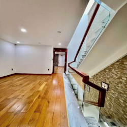 NHÀ KHU DÂN CƯ SENTUTURIA,CÓ BẢO VỆ,DT 5*20M,2LAU 3PN,4WC,SÂN ĐẬU OTO