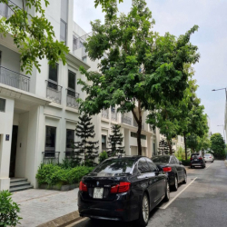 Cho thuê biệt thự The Manor Nguyễn Xiển 200m2, có thang máy, hồ bơi