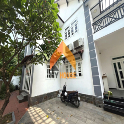 Villa Trần Não 310m2 sân vườn lớn, yên tĩnh giá 65tr