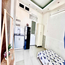 Căn ban công thoáng mát, nội thất đầy đủ, gần công viên