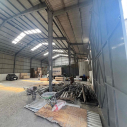 Cho thuê xưởng  700m2 đường xe container Tại Dĩ An