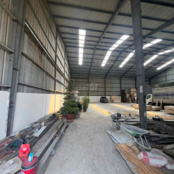 Cho thuê xưởng  700m2 đường xe container Tại Dĩ An