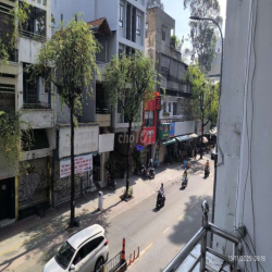 cho thuê nhà nguyên căn mặt tiền Q1