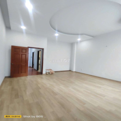 Nhà Đẹp Mới Sơn 3 Tầng 5pn 3wc đối diện Vạn Phúc 14.5triệu