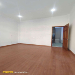 Nhà Đẹp Mới Sơn 3 Tầng 5pn 3wc đối diện Vạn Phúc 14.5triệu