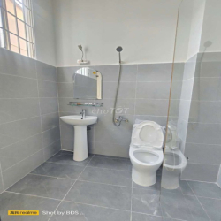Nhà Đẹp Mới Sơn 3 Tầng 5pn 3wc đối diện Vạn Phúc 14.5triệu