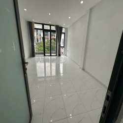 Cho thuê văn phòng giá 7.5tr 40m2 có ban công thông thoàng