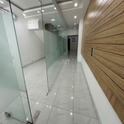 Cho thuê văn phòng giá 7.5tr 40m2 có ban công thông thoàng