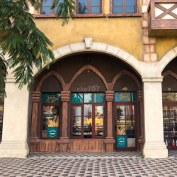 Cho thuê căn Shophouse màu vàng nằm chính giữa tại Vinwonders