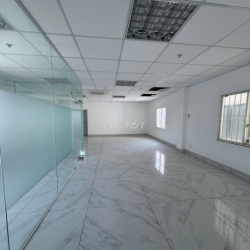 Cho thuê VP Tân Cảng 45m2 ngăn sẵn 1 phòng họp, cửa sổ 2 bên thoáng