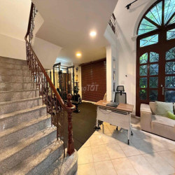 Villa Vintage siêu hiếm ở Thảo Điền, mảng xanh bao quanh