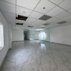 Cho thuê VP Tân Cảng 45m2 ngăn sẵn 1 phòng họp, cửa sổ 2 bên thoáng