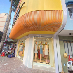 Cho Thuê Nhà GÓC 2MT đường Nguyễn Trãi, Quận 5. DTSD: 345m2