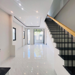 Cho thuê nhà 2 tầng, 3PN, mới 100%, có nội thất tại Oasis, Mỹ Phước