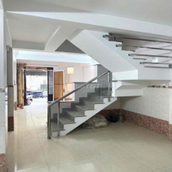 nguyên căn hẻm 3,5m đường Bành văn Trân(4x10m 1 lầu 2pn 2ưc)